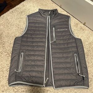 Vineyards vines vest